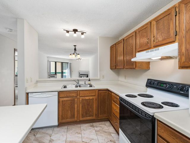 7605 Edinborough Way 6214, Edina, MN 55435