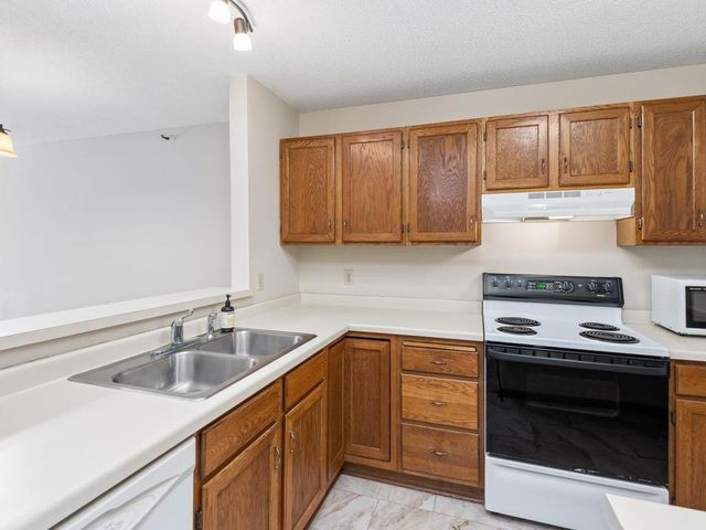 7605 Edinborough Way 6214, Edina, MN 55435