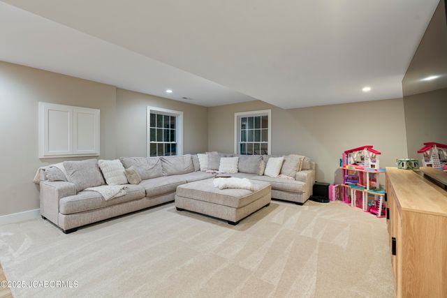 732 HOBBS ROAD, Jefferson City, MO 65109