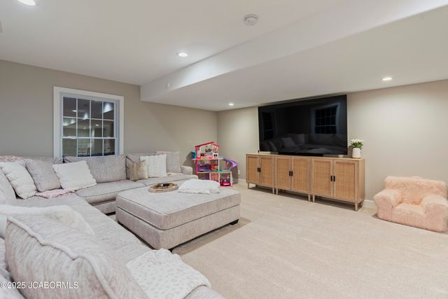 732 HOBBS ROAD, Jefferson City, MO 65109