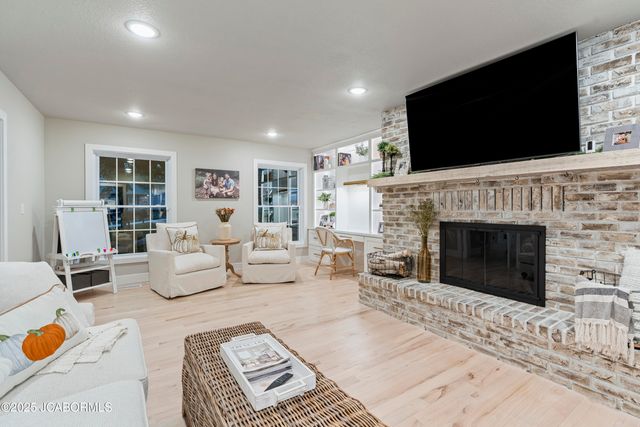 732 HOBBS ROAD, Jefferson City, MO 65109