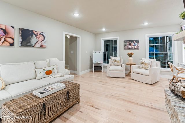 732 HOBBS ROAD, Jefferson City, MO 65109