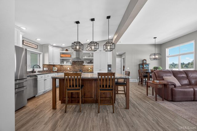 16968 S River Road, Chassell, MI 49916