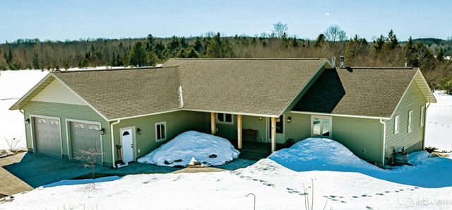 16968 S River Road, Chassell, MI 49916