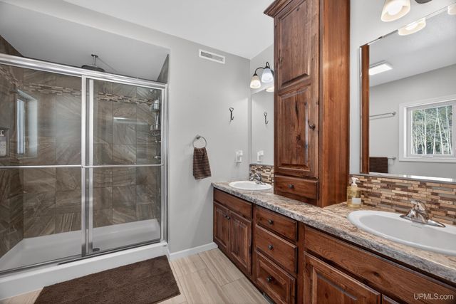 16968 S River Road, Chassell, MI 49916