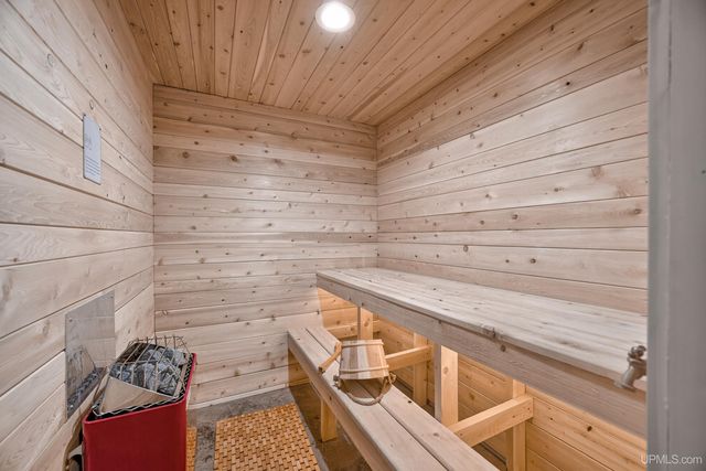 16968 S River Road, Chassell, MI 49916