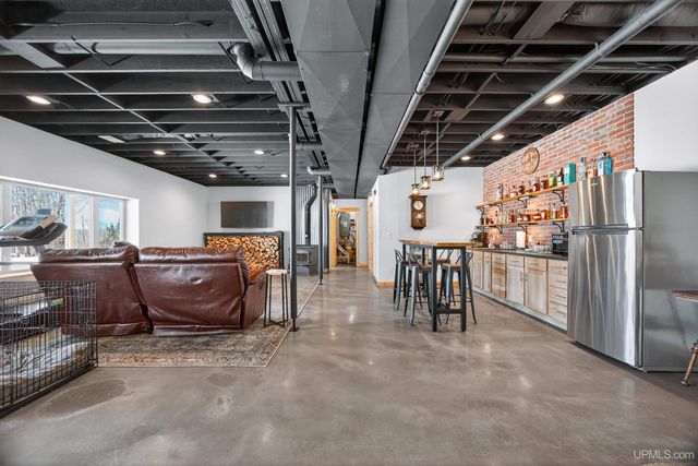 16968 S River Road, Chassell, MI 49916