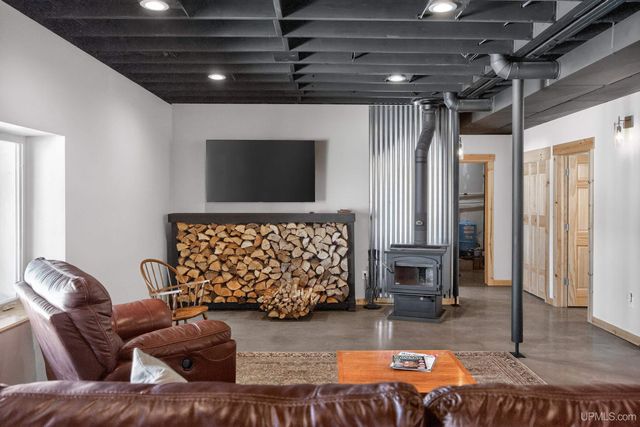 16968 S River Road, Chassell, MI 49916