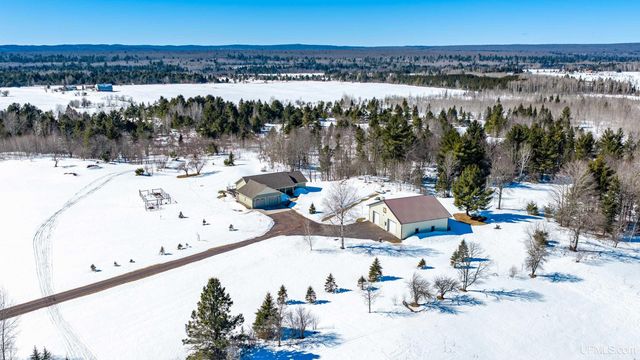 16968 S River Road, Chassell, MI 49916