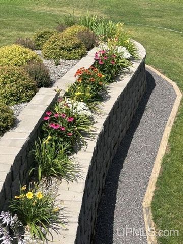 16968 S River Road, Chassell, MI 49916