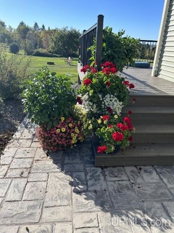 16968 S River Road, Chassell, MI 49916