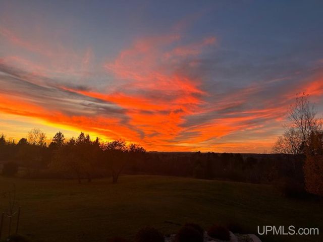 16968 S River Road, Chassell, MI 49916