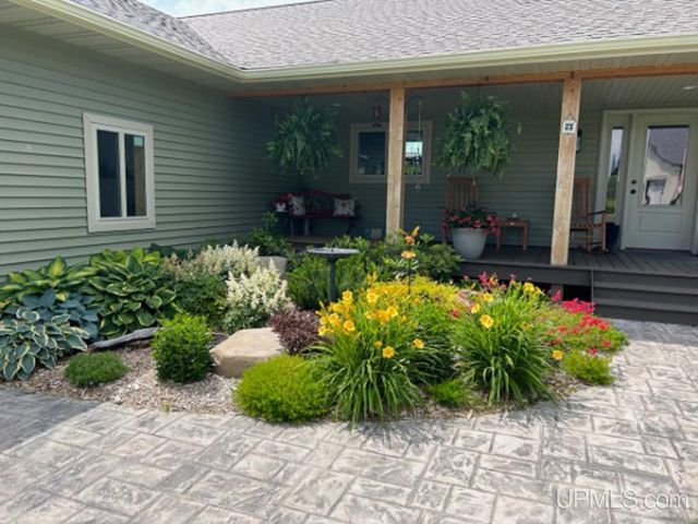 16968 S River Road, Chassell, MI 49916