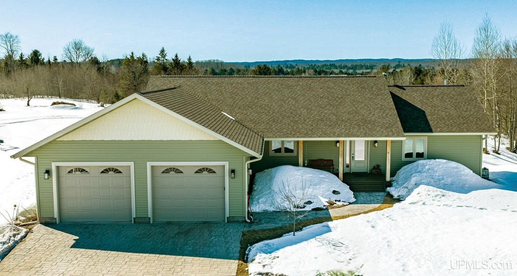 16968 S River Road, Chassell, MI 49916