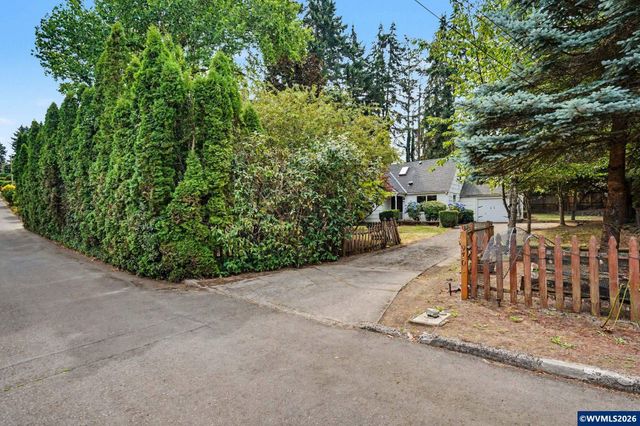 970 Heather Ln SE, Salem, OR 97302