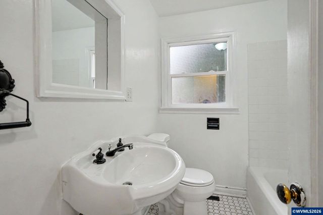 970 Heather Ln SE, Salem, OR 97302