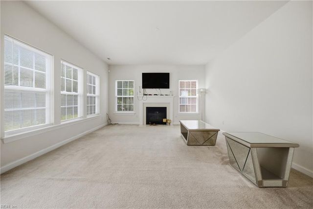 1423 Kemp Bridge LN, Chesapeake, VA 23320