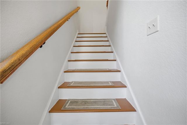 1423 Kemp Bridge LN, Chesapeake, VA 23320