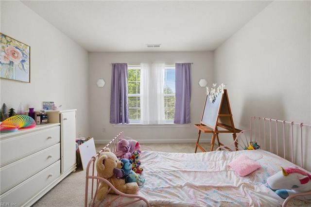 1423 Kemp Bridge LN, Chesapeake, VA 23320