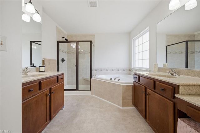 1423 Kemp Bridge LN, Chesapeake, VA 23320