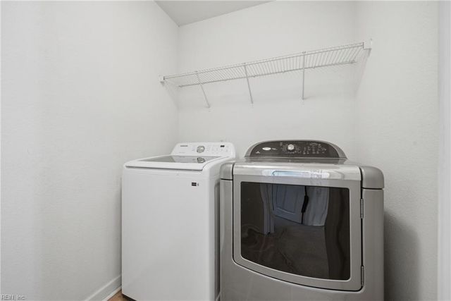 1423 Kemp Bridge LN, Chesapeake, VA 23320