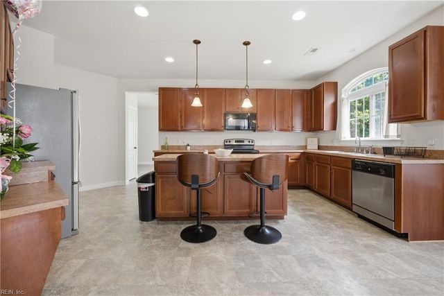 1423 Kemp Bridge LN, Chesapeake, VA 23320