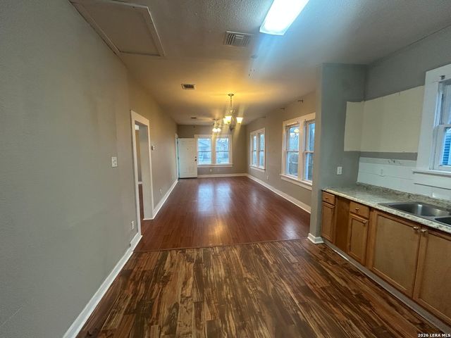 1607 Hays, San Antonio, TX 78202