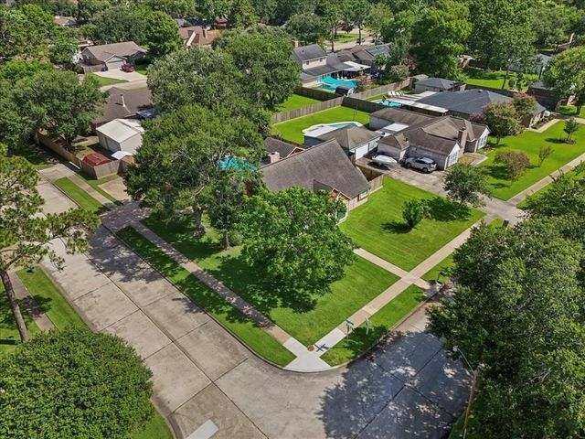 1017 Tipperary Avenue, Friendswood, TX 77546