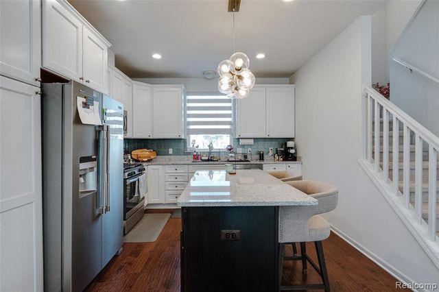 3211 Johanna Ware, Wixom, MI 48393