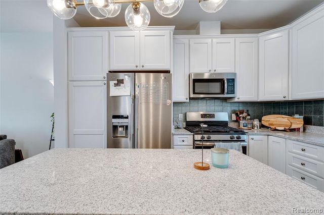 3211 Johanna Ware, Wixom, MI 48393