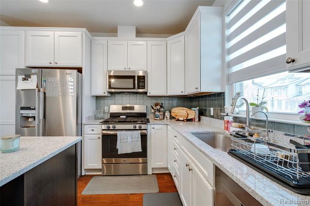 3211 Johanna Ware, Wixom, MI 48393