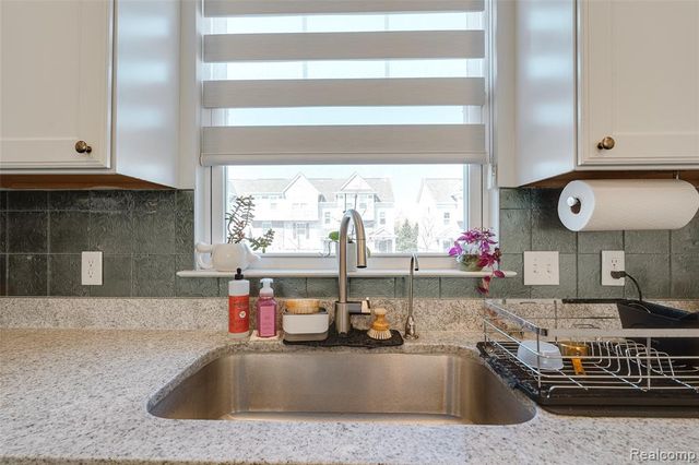 3211 Johanna Ware, Wixom, MI 48393