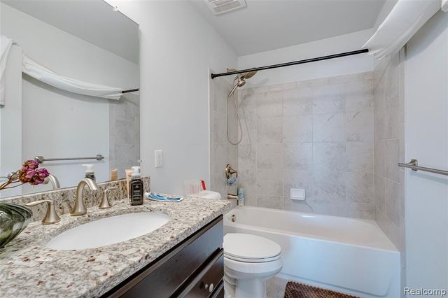 3211 Johanna Ware, Wixom, MI 48393
