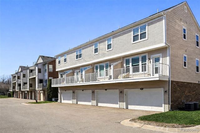 3211 Johanna Ware, Wixom, MI 48393