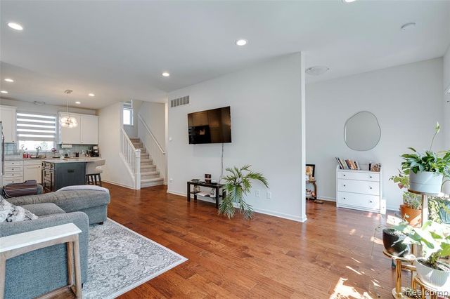 3211 Johanna Ware, Wixom, MI 48393