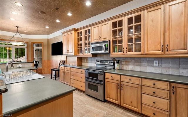 344 Lake Point Lane, Belews Creek, NC 27009