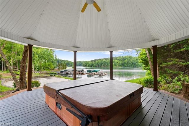 344 Lake Point Lane, Belews Creek, NC 27009