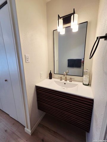 9317 Whisper Pt, San Antonio, TX 78240