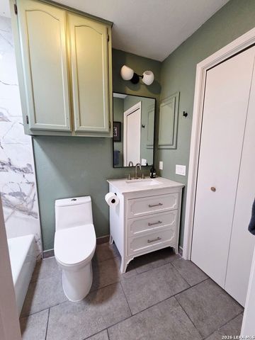 9317 Whisper Pt, San Antonio, TX 78240
