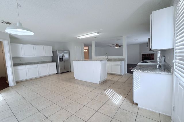 7909 Mosstree Drive, Arlington, TX 76001