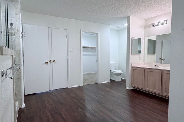 7909 Mosstree Drive, Arlington, TX 76001