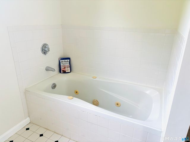175 Meadows End Road, Milford, CT 06460