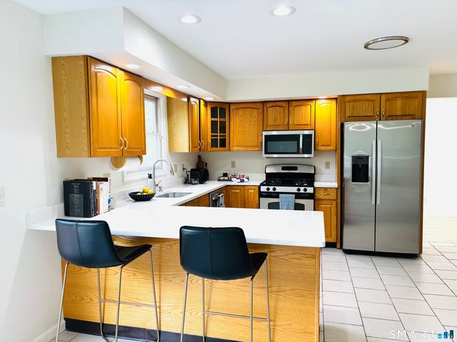 175 Meadows End Road, Milford, CT 06460