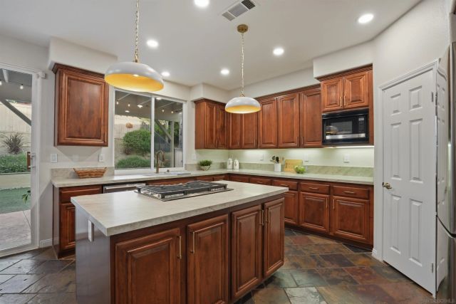 6104 Paseo Valiente, Carlsbad, CA 92009