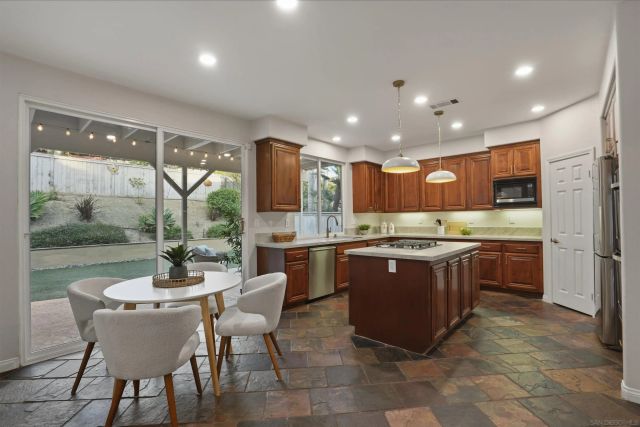 6104 Paseo Valiente, Carlsbad, CA 92009