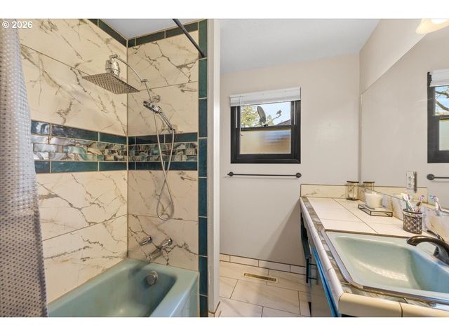 1408 SISKIYOU Blvd, Medford, OR 97504