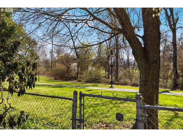 1408 SISKIYOU Blvd, Medford, OR 97504