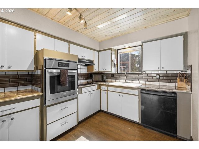 1408 SISKIYOU Blvd, Medford, OR 97504