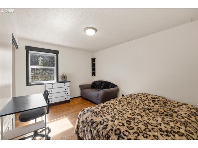 1408 SISKIYOU Blvd, Medford, OR 97504