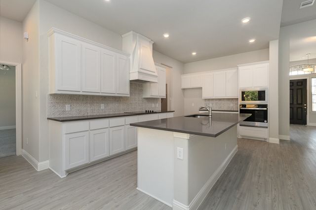 605 Candace Drive, Desoto, TX 75115